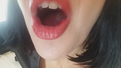 පැටියෝ ඔයාගෙ කුඩම්මා අද ඔයාට ඉස්කෝලේ යන්න දෙන්නෙ නෑ... මට ඔයාව ඕනවටත් වැඩියි...